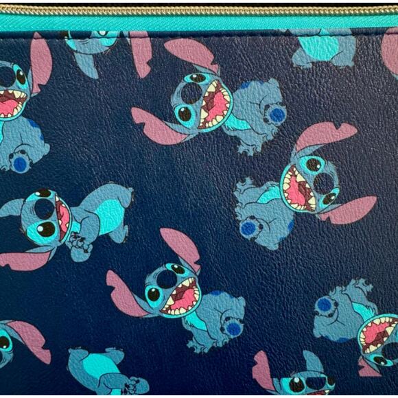 Disney Lilo & Stitch Stitch Cartoon Wristlet/Clutch New - Picture 4 of 6